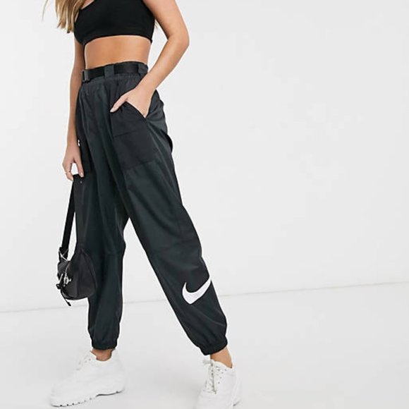 Nike Belted Swoosh Cargo Pants - Picture 4 of 8